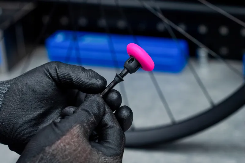 Muc-Off Tubeless Tag Holder Black/Pink-1
